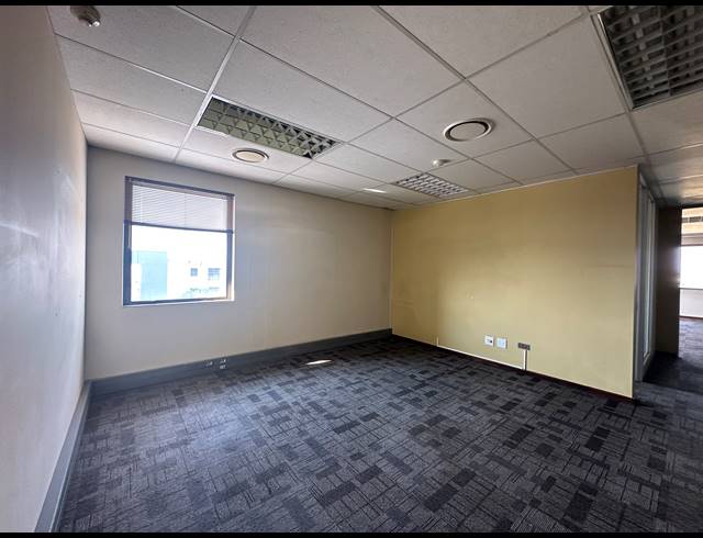 432M² OFFICE TO LET IN ECO PARK ESTATE